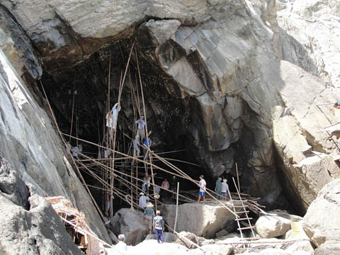 http://media2.thethaovanhoa.vn/2014/05/16/16/42/To-Yen-480.jpg
