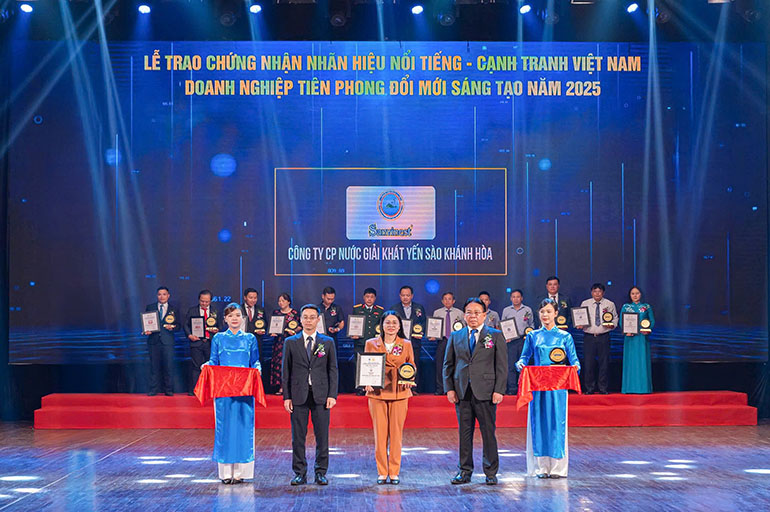 Sanvinest Khánh Hòa vinh danh Top 10 nhãn hiệu nổi tiếng Việt Nam. 