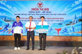 CÔNG TY YẾN SÀO KHÁNH HÒA TRAO TẶNG 320 CHIẾC ÁO CHO ĐOÀN THỂ THAO KHÁNH HÒA