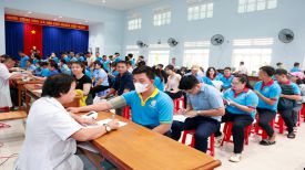 HƠN 300 NGƯỜI LAO ĐỘNG YẾN SÀO KHÁNH HÒA THAM GIA HIẾN MÁU TÌNH NGUYỆN