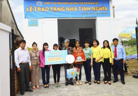 Công ty Cổ phần Nước giải khát yến sào Khánh Hòa: Tặng nhà tình nghĩa, trao quà và học bổng tại Ninh Hòa