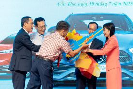 Công ty Yến sào Khánh Hòa trao xe Kia New Sonet 1.5L Deluxe 2025 đầu tiên cho khách hàng