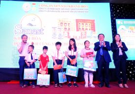 Tặng quà cho trẻ em có hoàn cảnh khó khăn tại Phường 4, Phường 7, TP Tuy Hòa, tỉnh Phú Yên