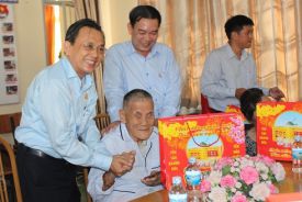 Công ty Yến sào Khánh Hòa trao hơn 570 suất quà Tết cho người có công, người nghèo và đối tượng bảo trợ xã hội