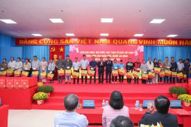 PHÓ CHỦ TỊCH QUỐC HỘI NGUYỄN KHẮC ĐỊNH THAM QUAN GIAN HÀNG CÔNG TY YẾN SÀO KHÁNH HÒA