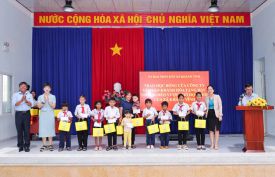 CÔNG TY YẾN SÀO KHÁNH HÒA TRAO 20 SUẤT HỌC BỔNG CHO HỌC SINH NGHÈO HIẾU HỌC TẠI KHÁNH VĨNH