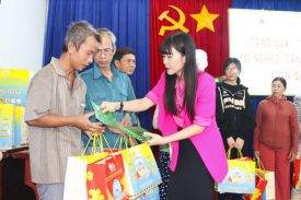 Sanvinest Khánh Hòa dành gần 350 triệu đồng tặng quà Tết cho người nghèo