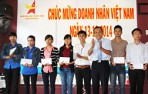 Trao học bổng cho sinh viên nghèo vượt khó