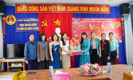 Công ty Yến sào Khánh Hòa tặng hơn 300 suất quà Tết cho gia đình có công và các hoàn cảnh khó khăn 